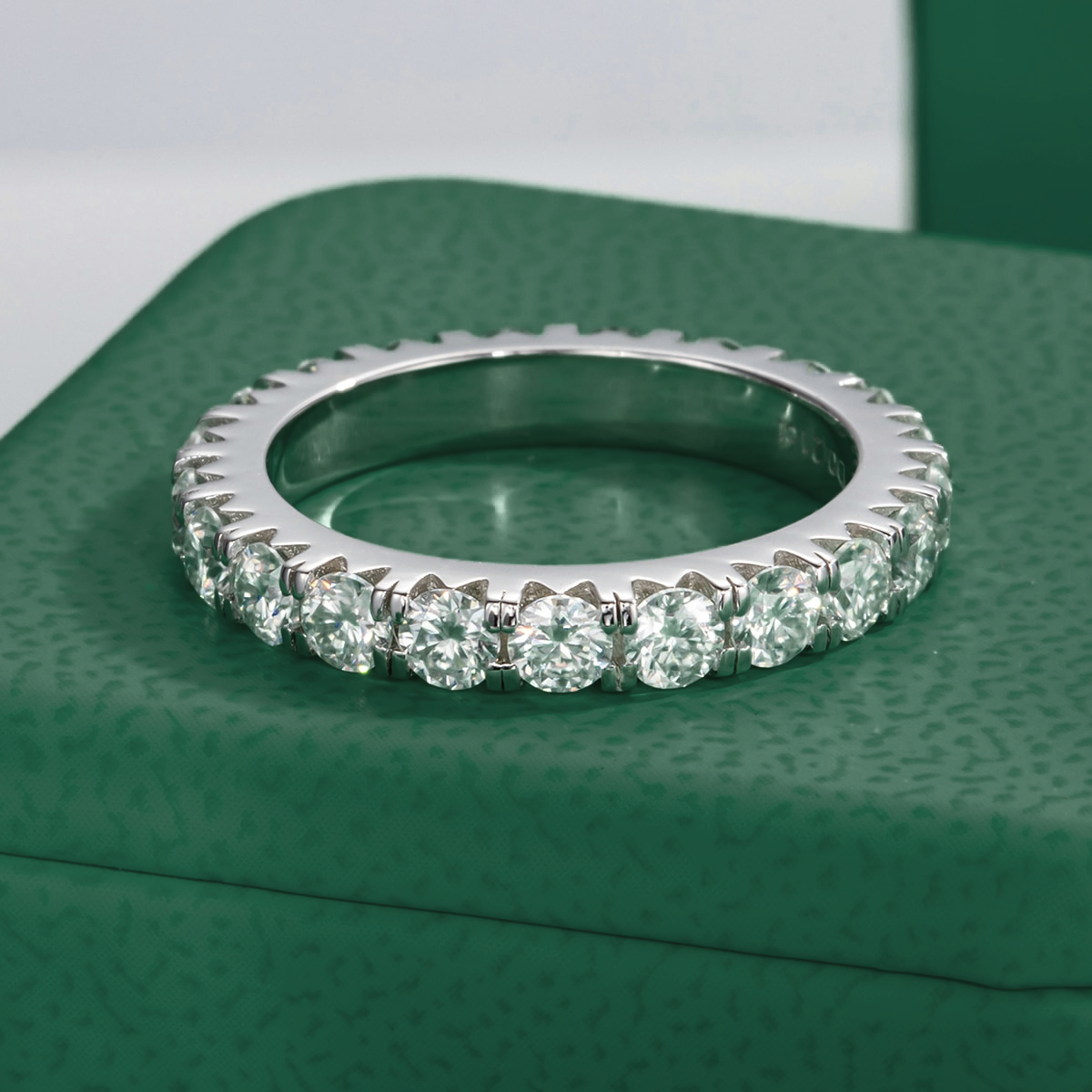 Aliança Evermore com Moissanite – Ouro Branco 18k