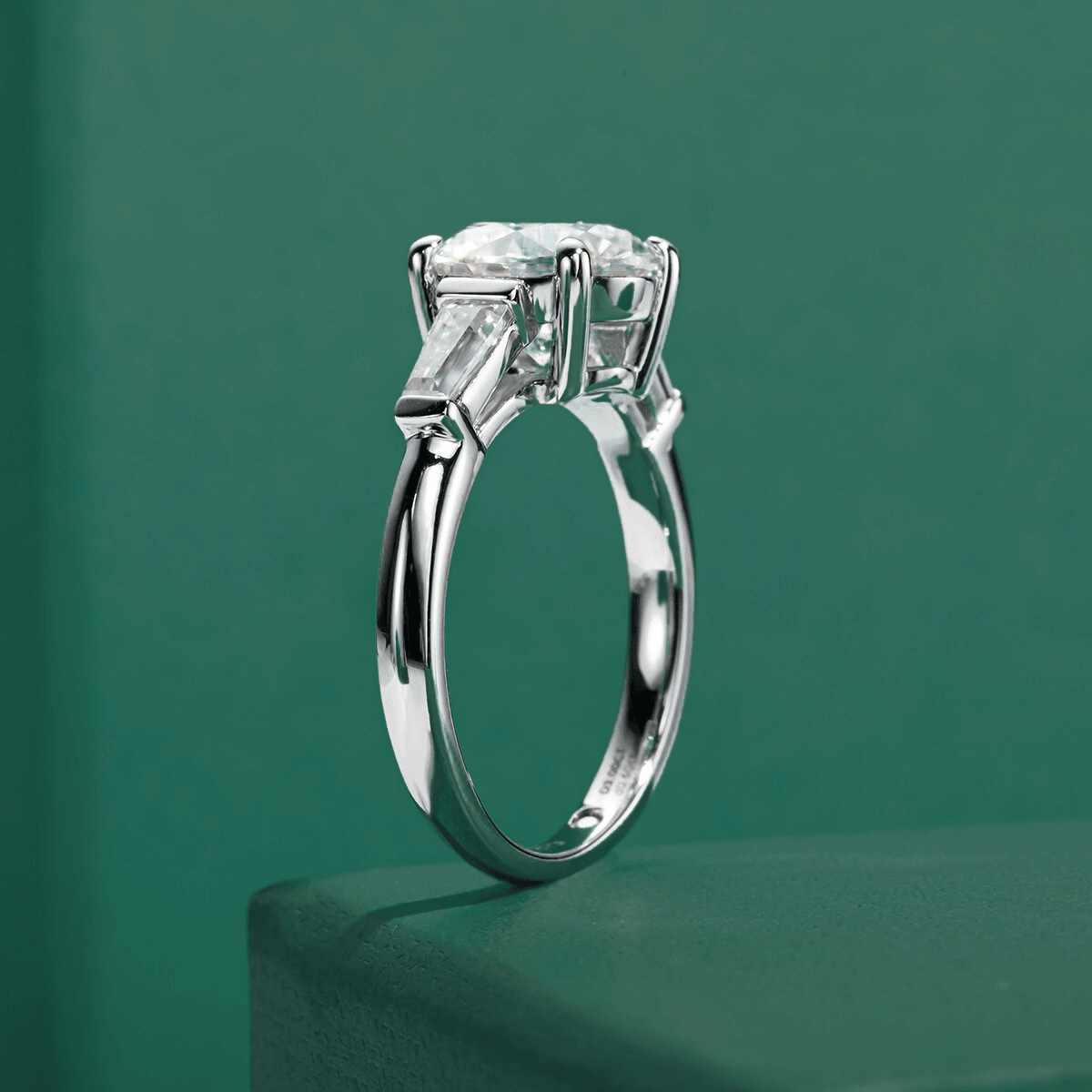 Anel Tríade Brilhante com Moissanite – Ouro Branco 18k