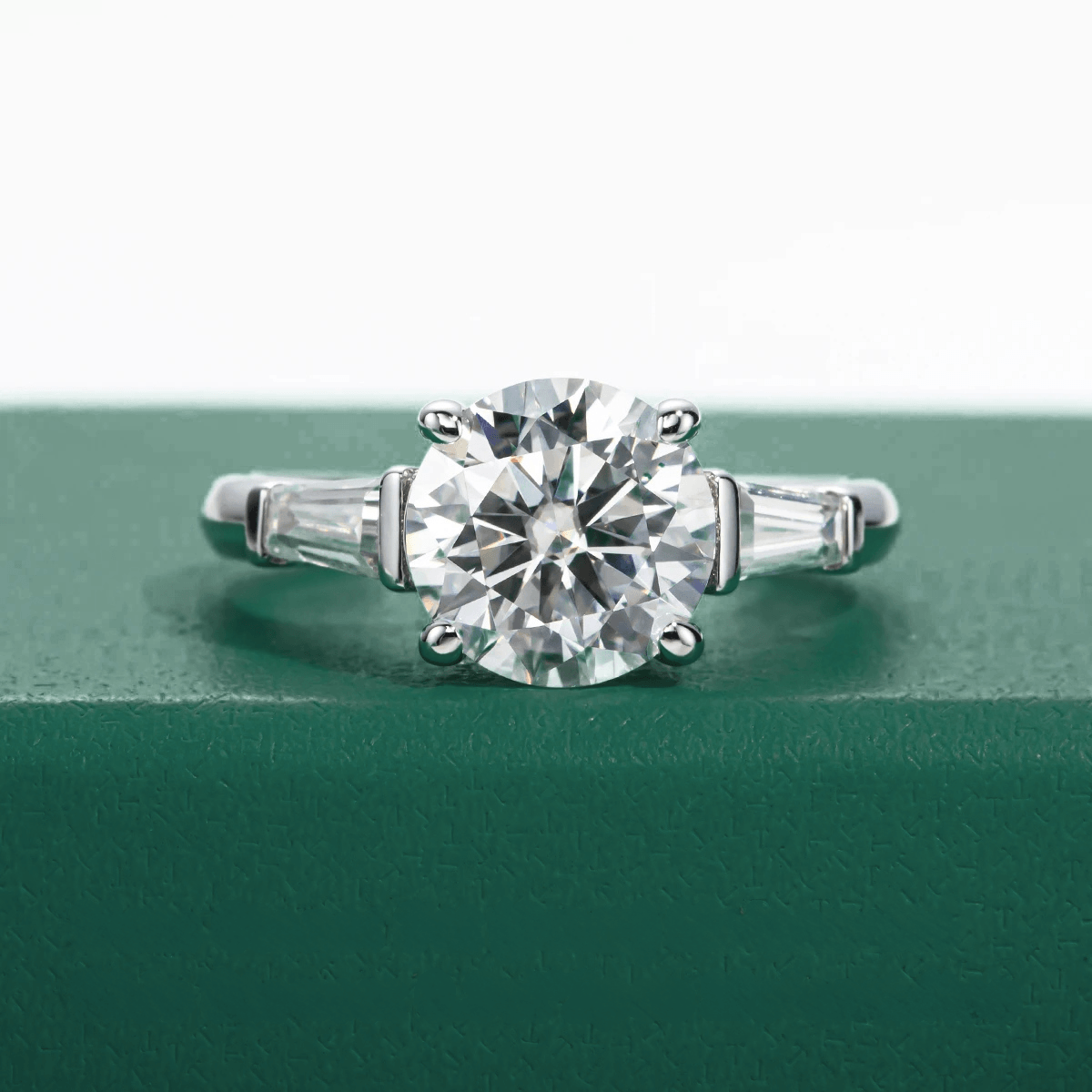 Anel Tríade Brilhante com Moissanite – Ouro Branco 18k