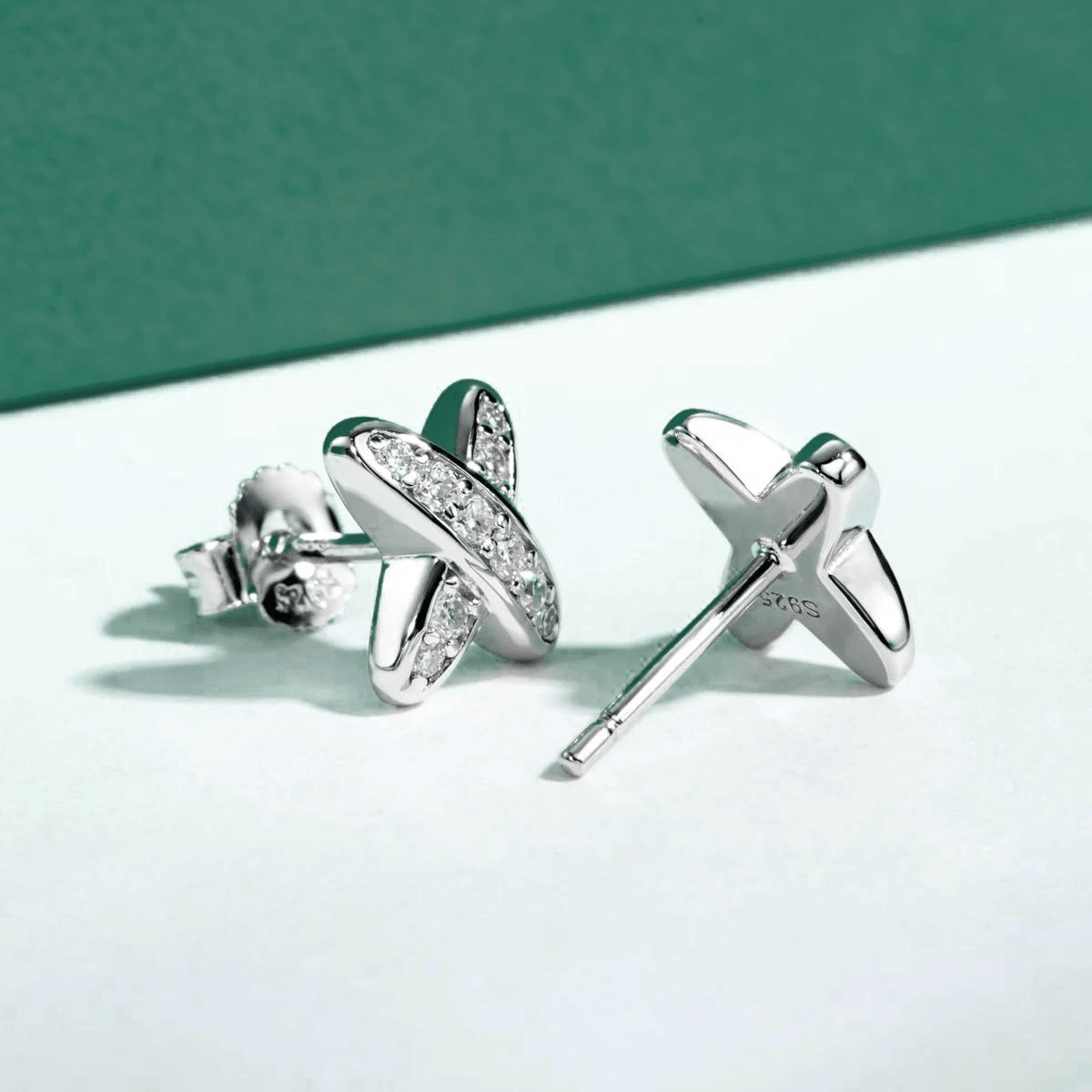 Brinco Cruz com Moissanite – Prata 925