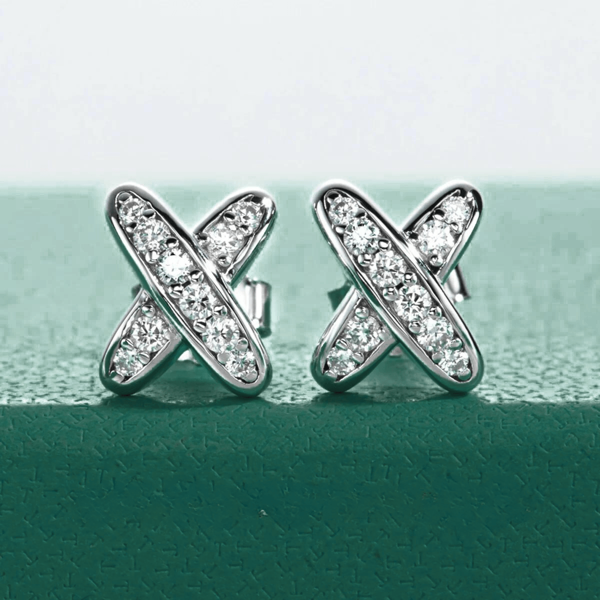 Brinco Cruz com Moissanite – Prata 925