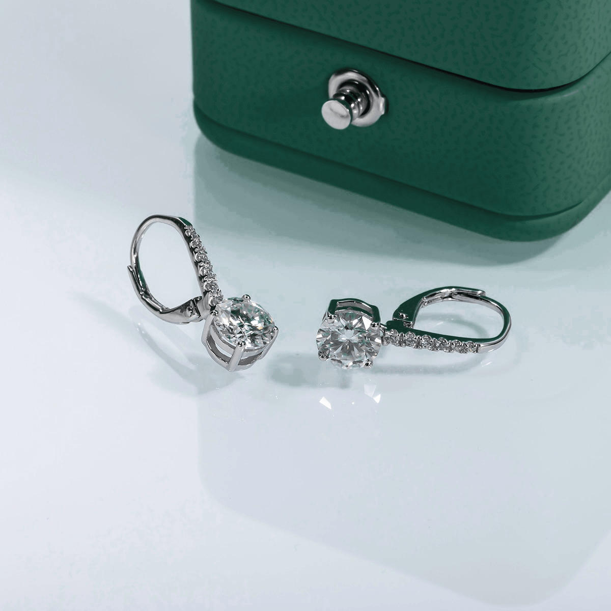 Brinco Gota Brilhante com Moissanite – Ouro Branco 18k