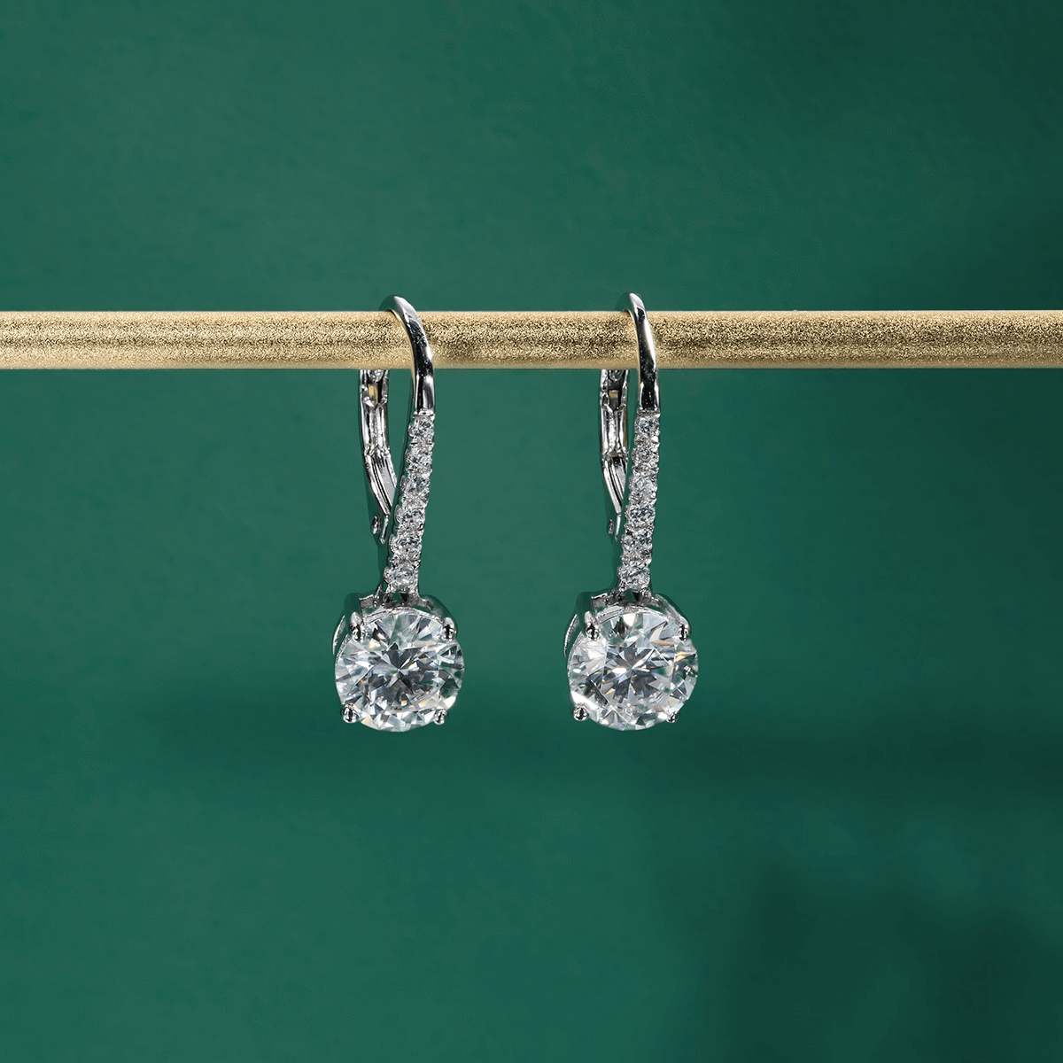 Brinco Gota Brilhante com Moissanite – Ouro Branco 18k