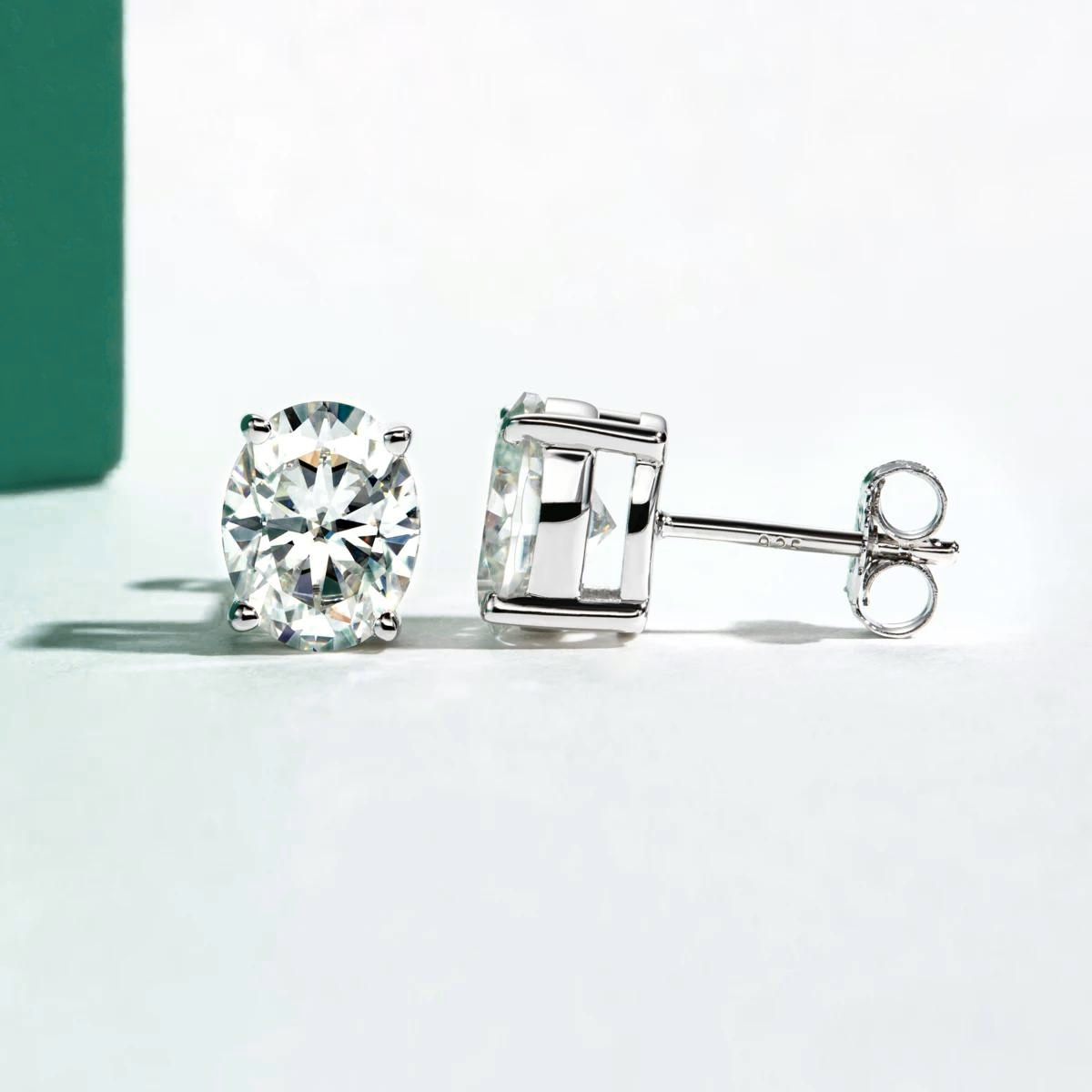 Brinco Oval com Moissanite – Ouro 10k