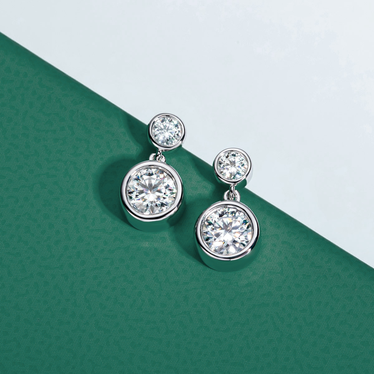 Brinco Par de Luz com Moissanite – Ouro Branco 18k