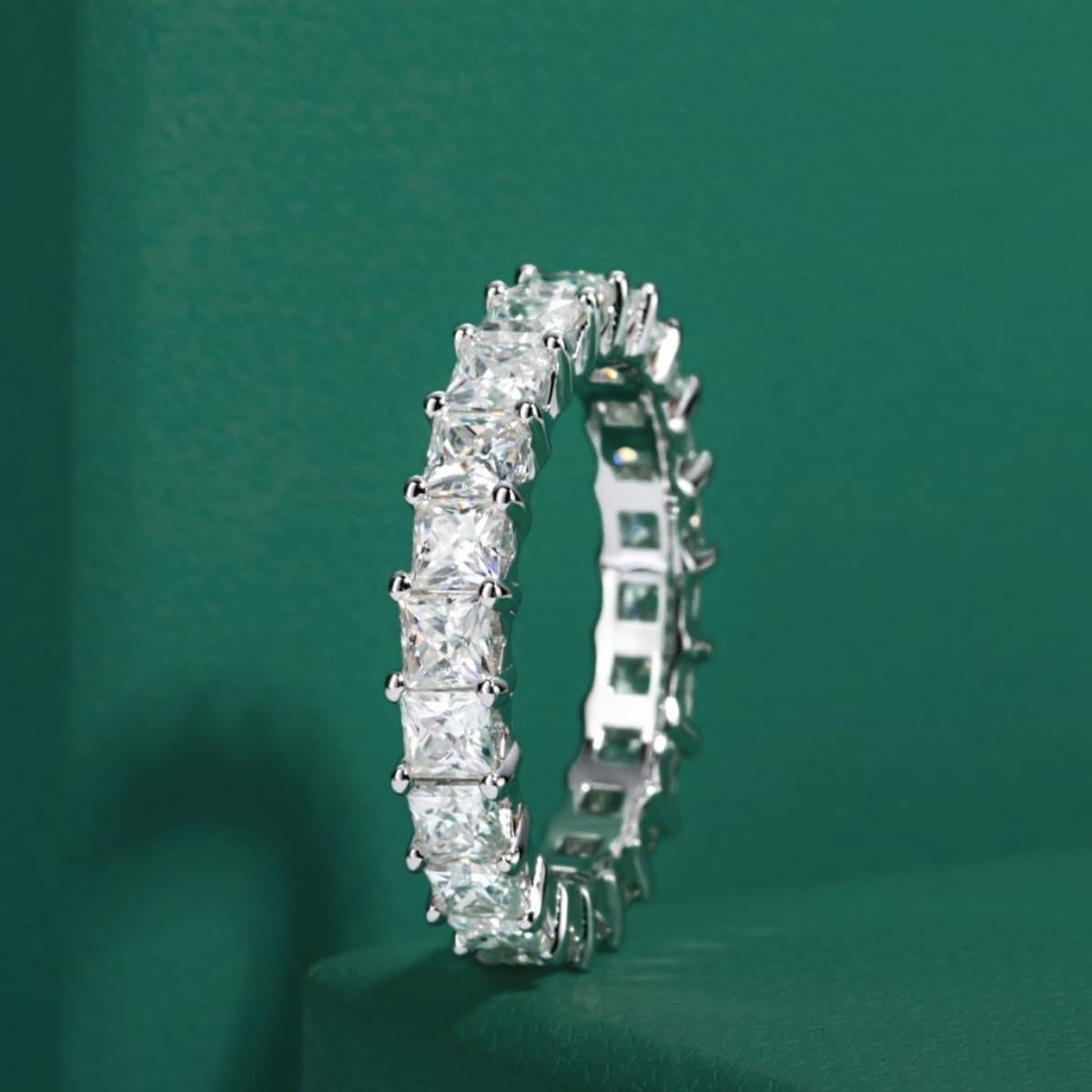 Aliança Duchess com Moissanite – Ouro Branco 18k