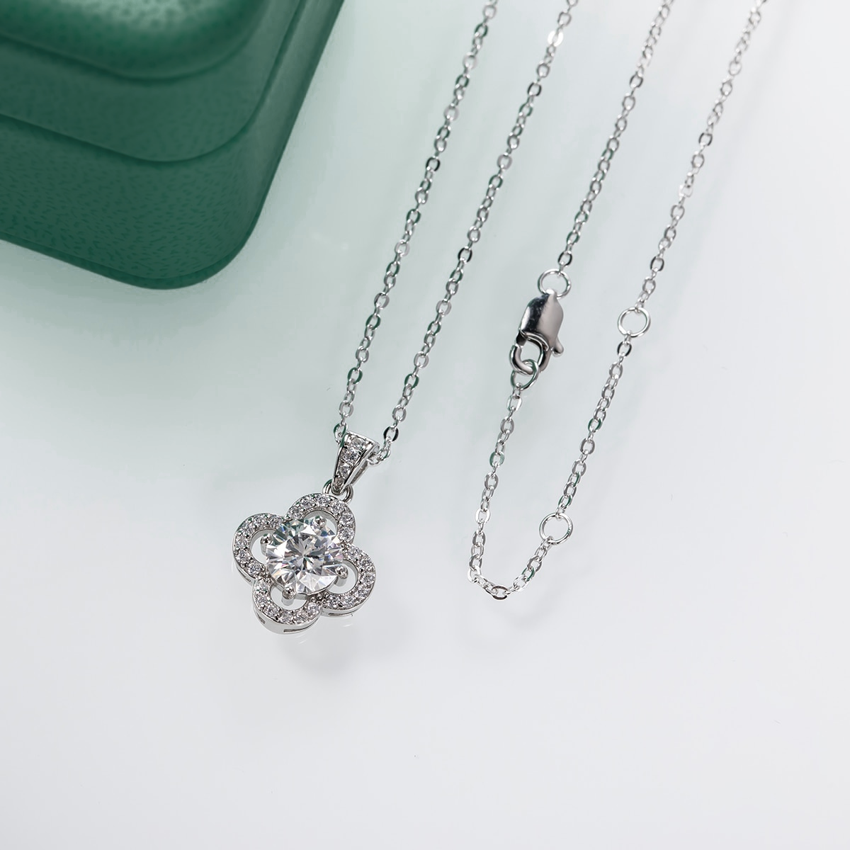 Colar Flower com Moissanite – Ouro Branco 18k