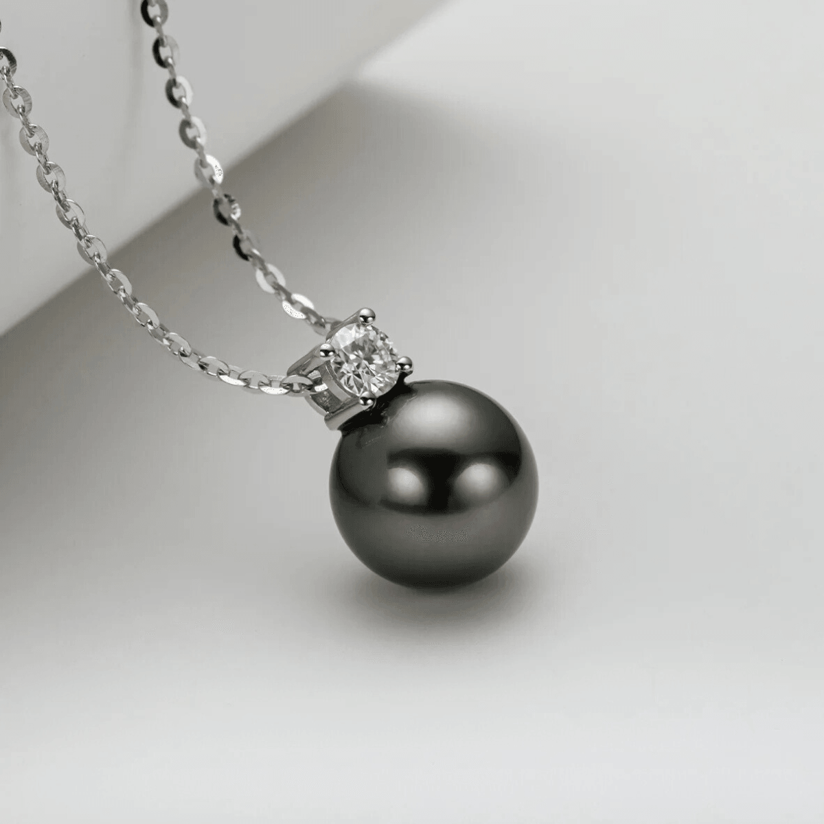 Colar Pérola Estrelada com Moissanite – Ouro Branco 18k