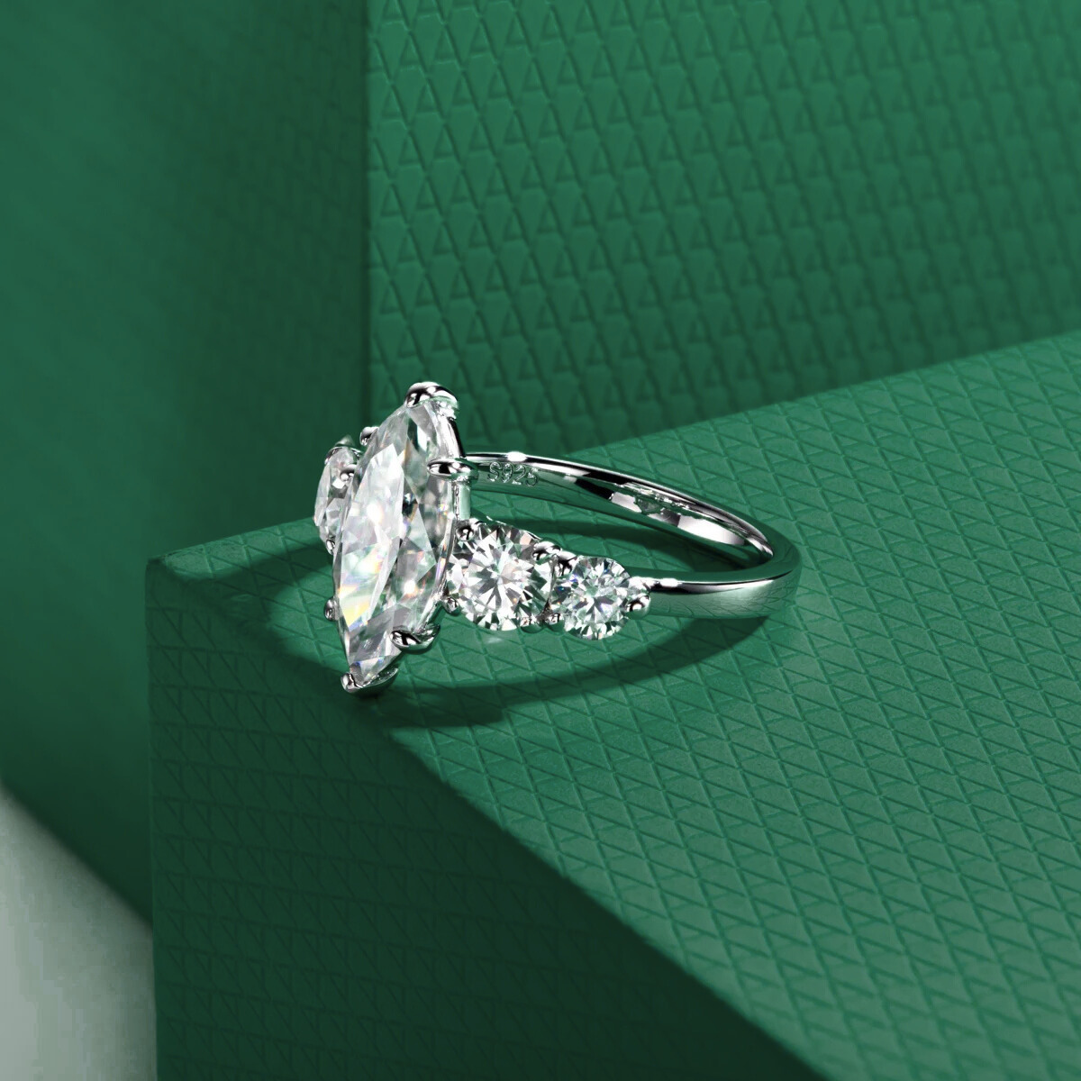 Anel Siena Moissanite - Ouro Branco 18k