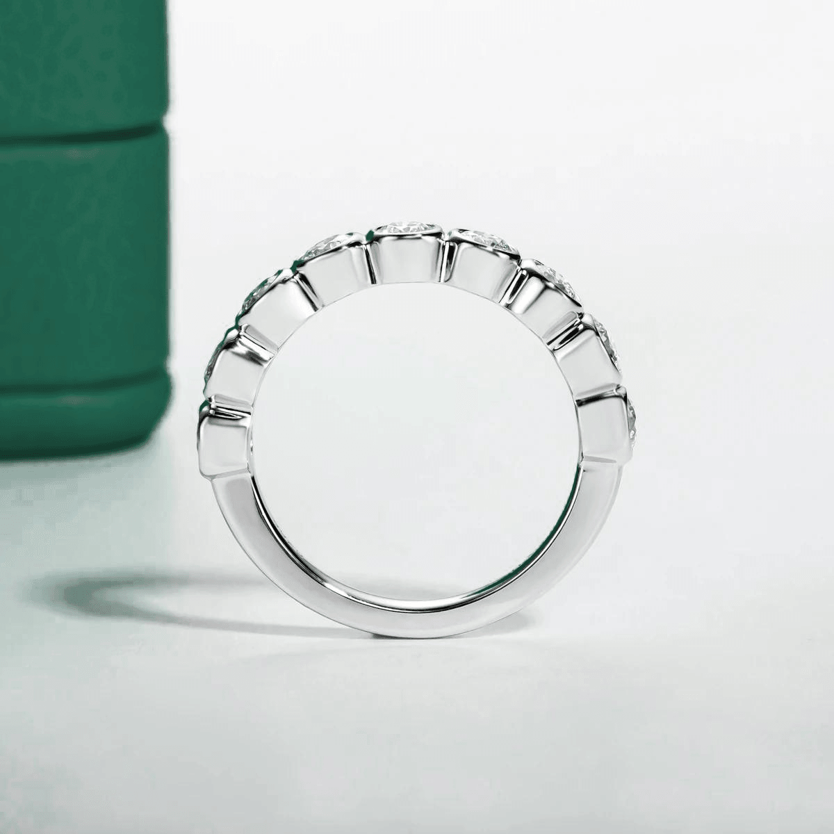 Anel Meia Aliança Eternity com Moissanites – Ouro Branco 18k