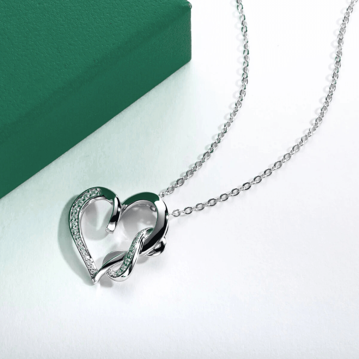 Colar Amor Eterno com Moissanite – Ouro Branco 18k