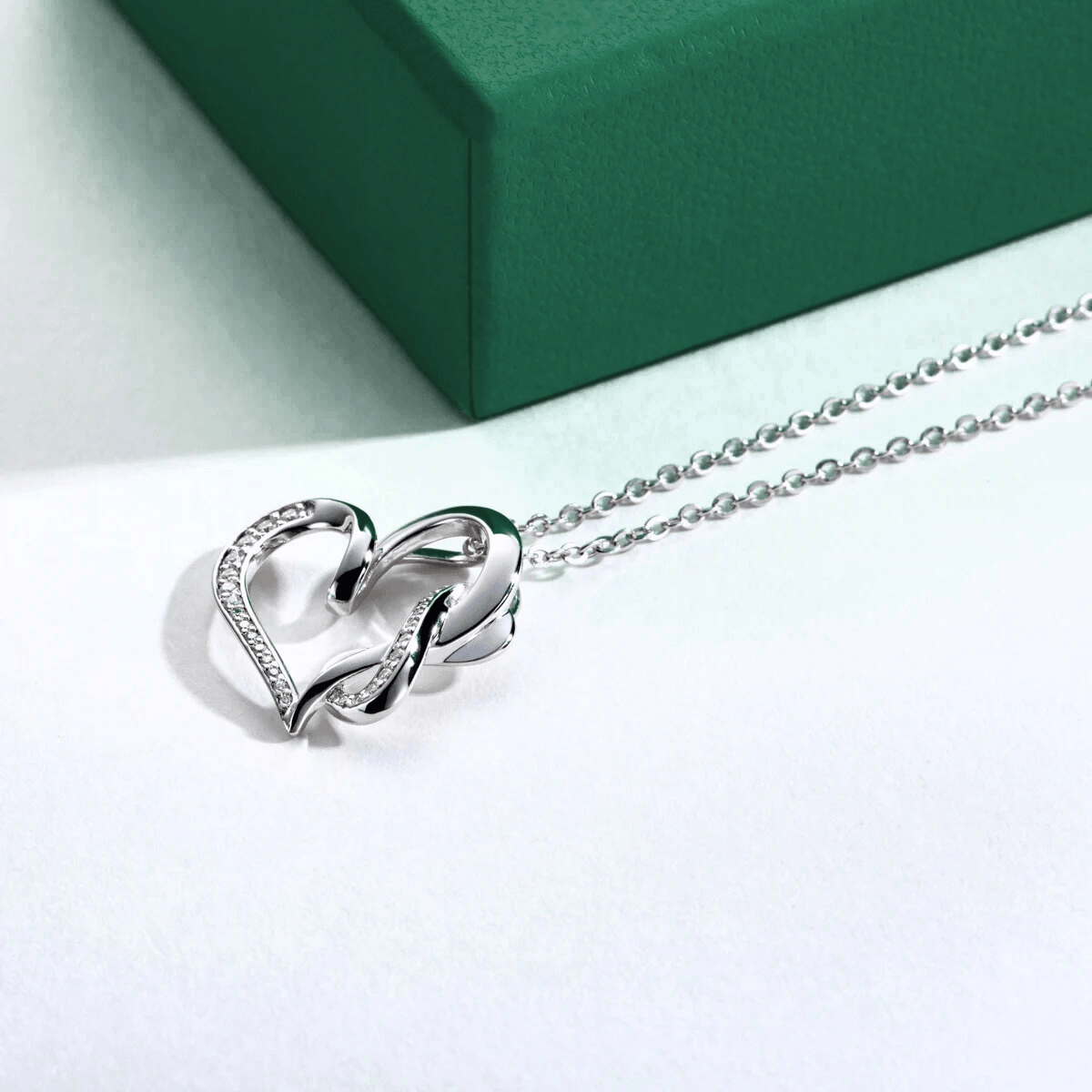 Colar Amor Eterno com Moissanite – Ouro Branco 18k