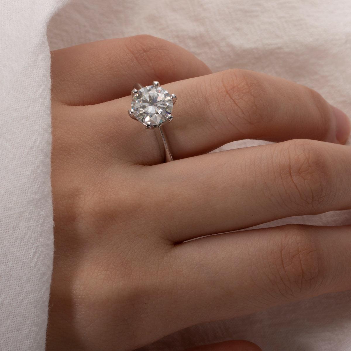 Anel Solitário com Moissanite Brilhante – Prata 925