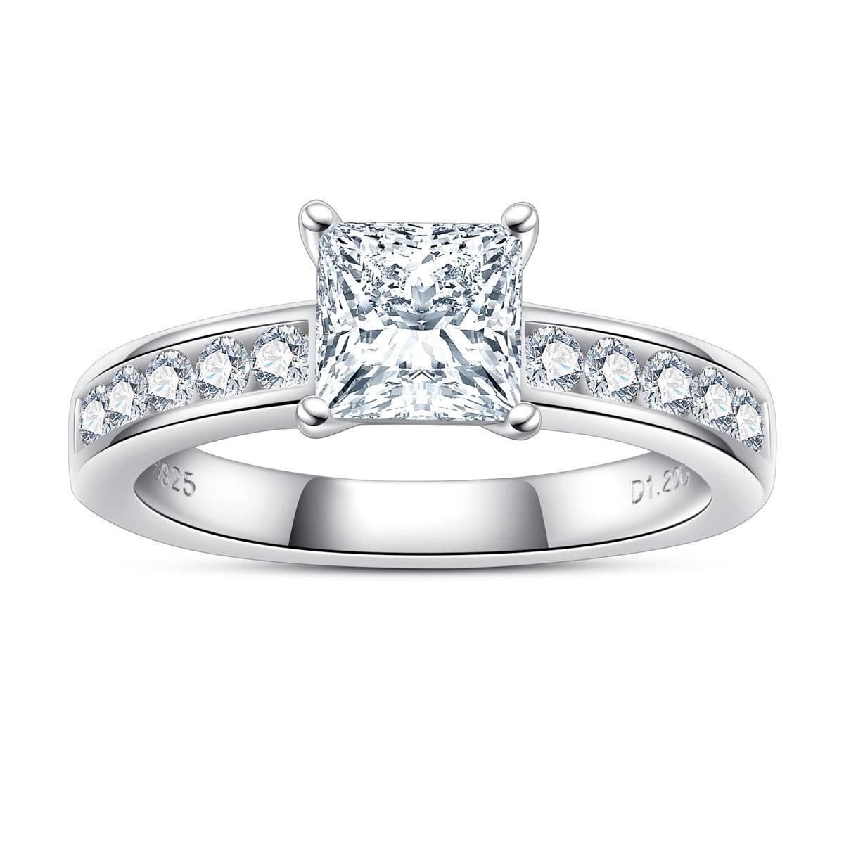 Anel Solitário Princess com Moissanite – Ouro Branco 18k