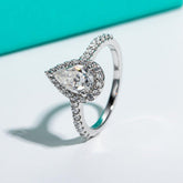 Anel Gota com Moissanite Cravejado – Ouro Branco 18k