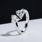 Anel Laço de Amor com Moissanite – Ouro Branco 18k