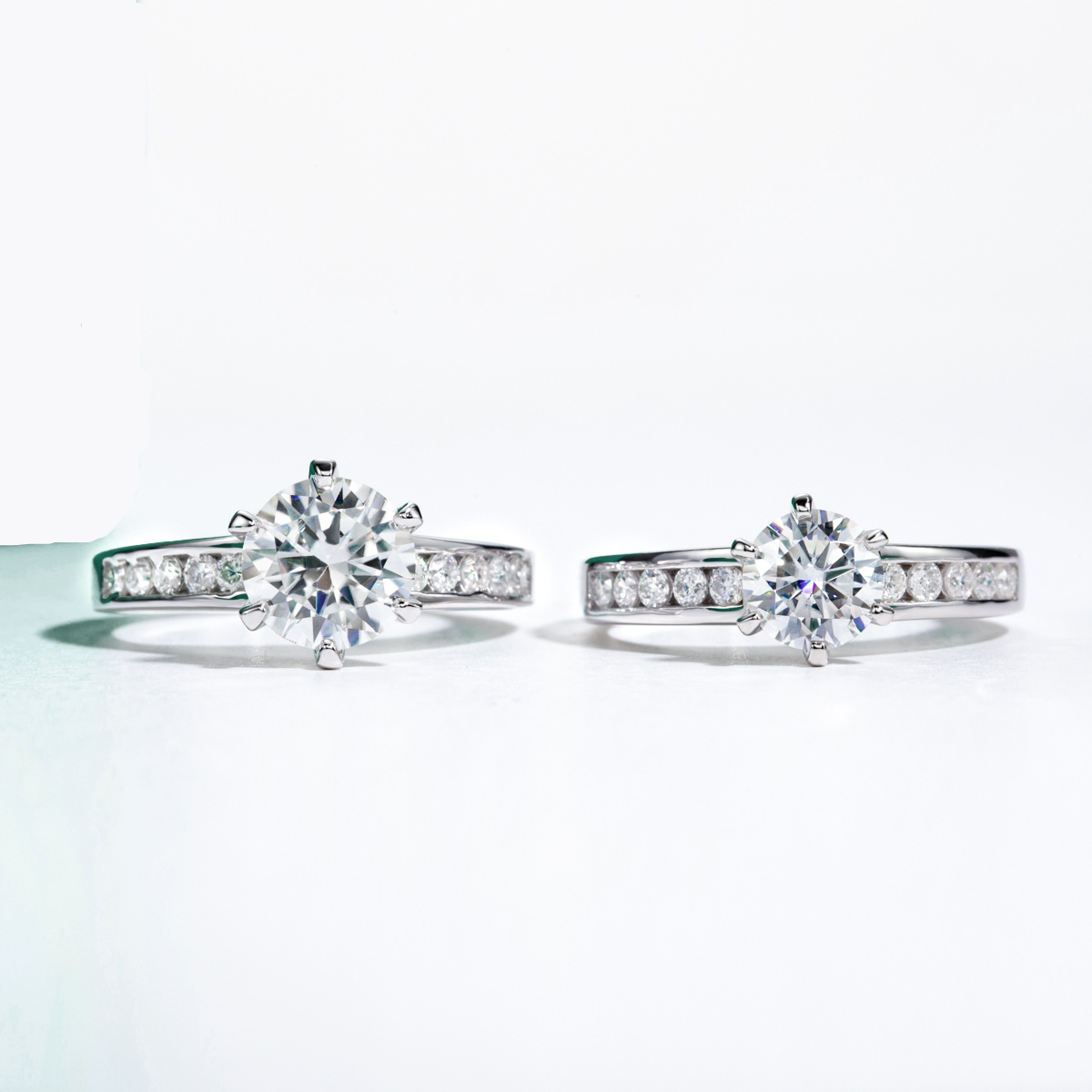 Anel Fairy Cravejado com Moissanite – Ouro Branco 18k