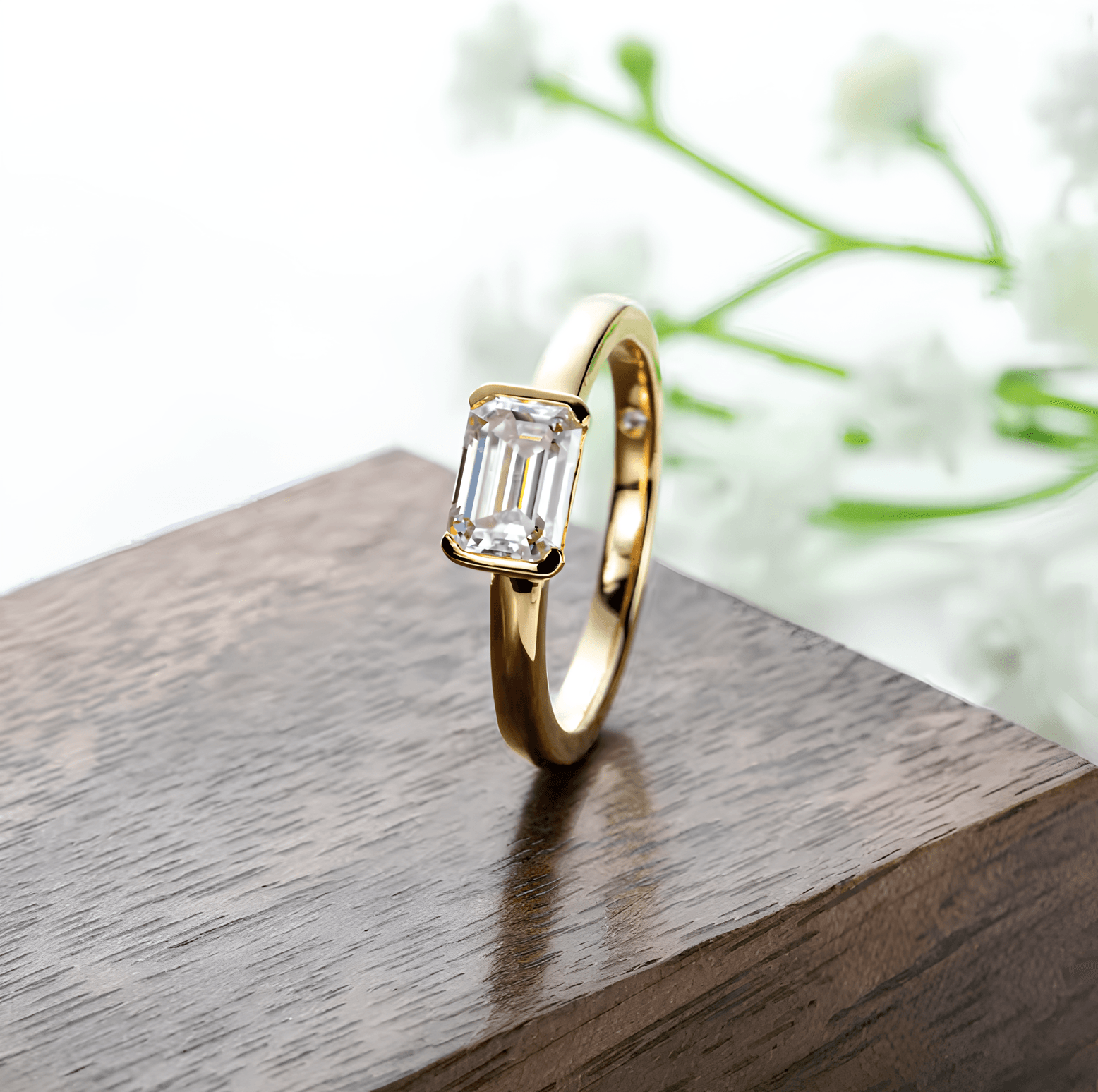 Anel Soft Esmeralda com Moissanite – Ouro Amarelo 18k