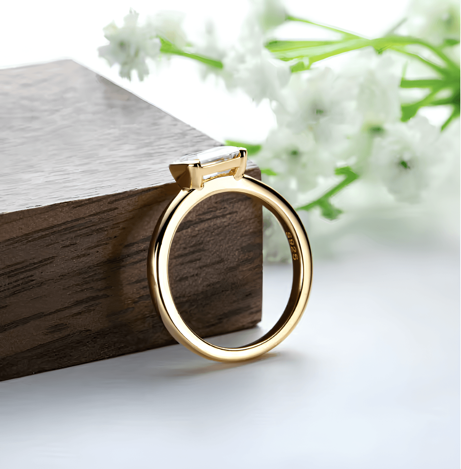 Anel Soft Esmeralda com Moissanite – Ouro Amarelo 18k
