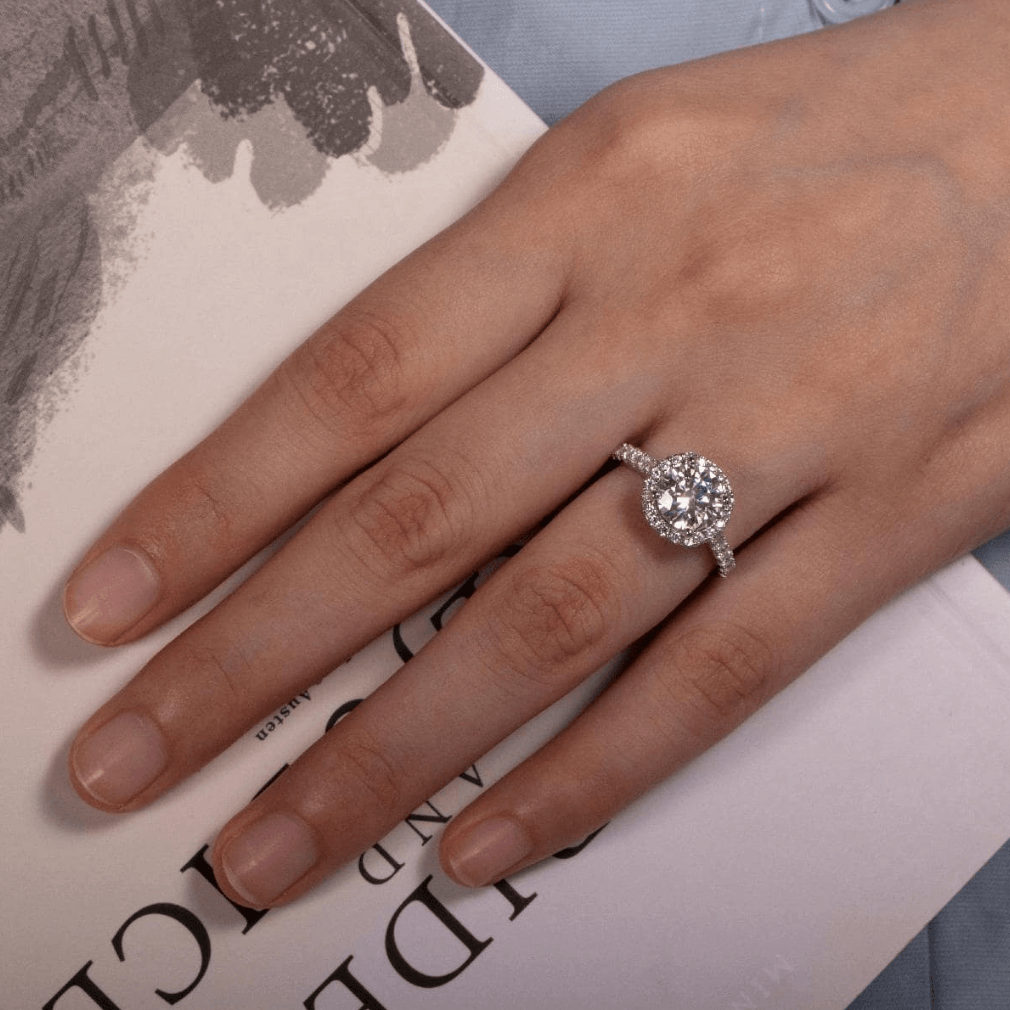 Anel Aura Brilhante com Moissanite – Cravejado e Elegante