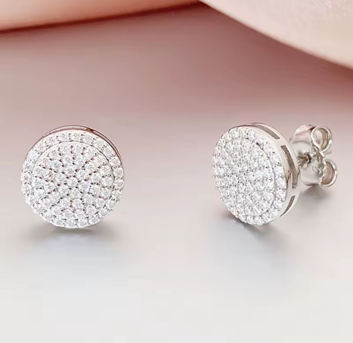 Brinco Centelha com Moissanite – Ouro Branco 18k