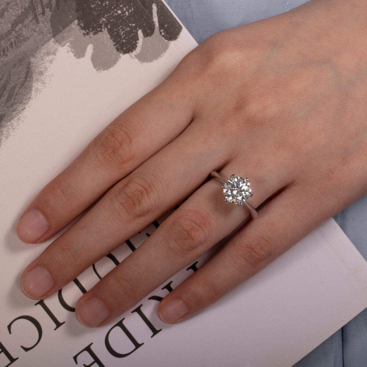 Anel Solitário com Moissanite Brilhante – Prata 925
