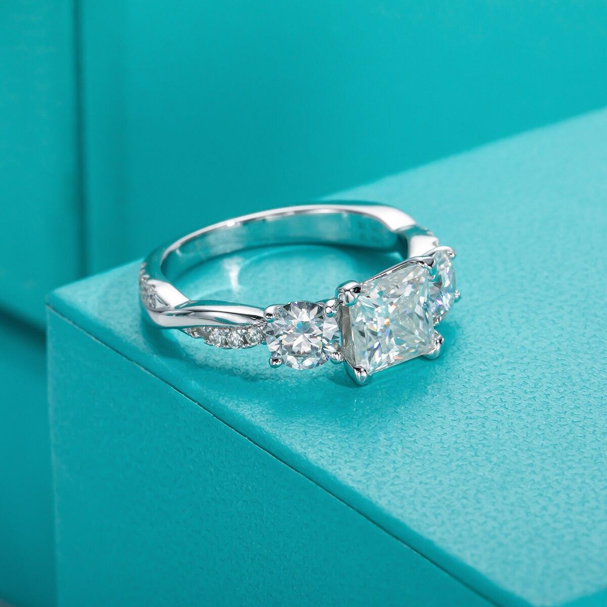 Anel Laço de Luz com Moissanite - Ouro Branco 18k
