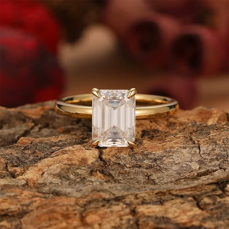 Anel Slim com Moissanite Esmeralda – Ouro 18k