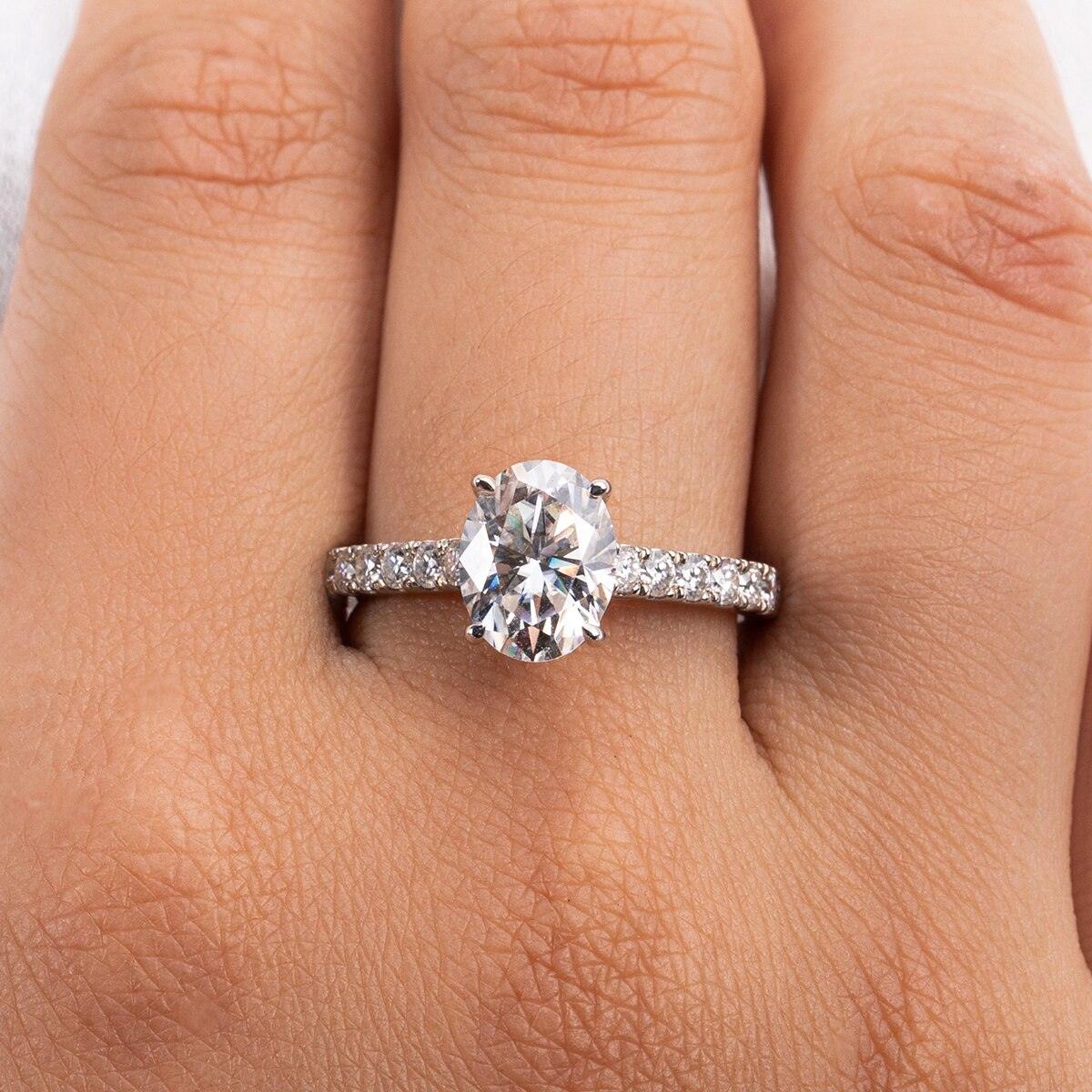 Anel Solitário Oval com Moissanite – Prata 925