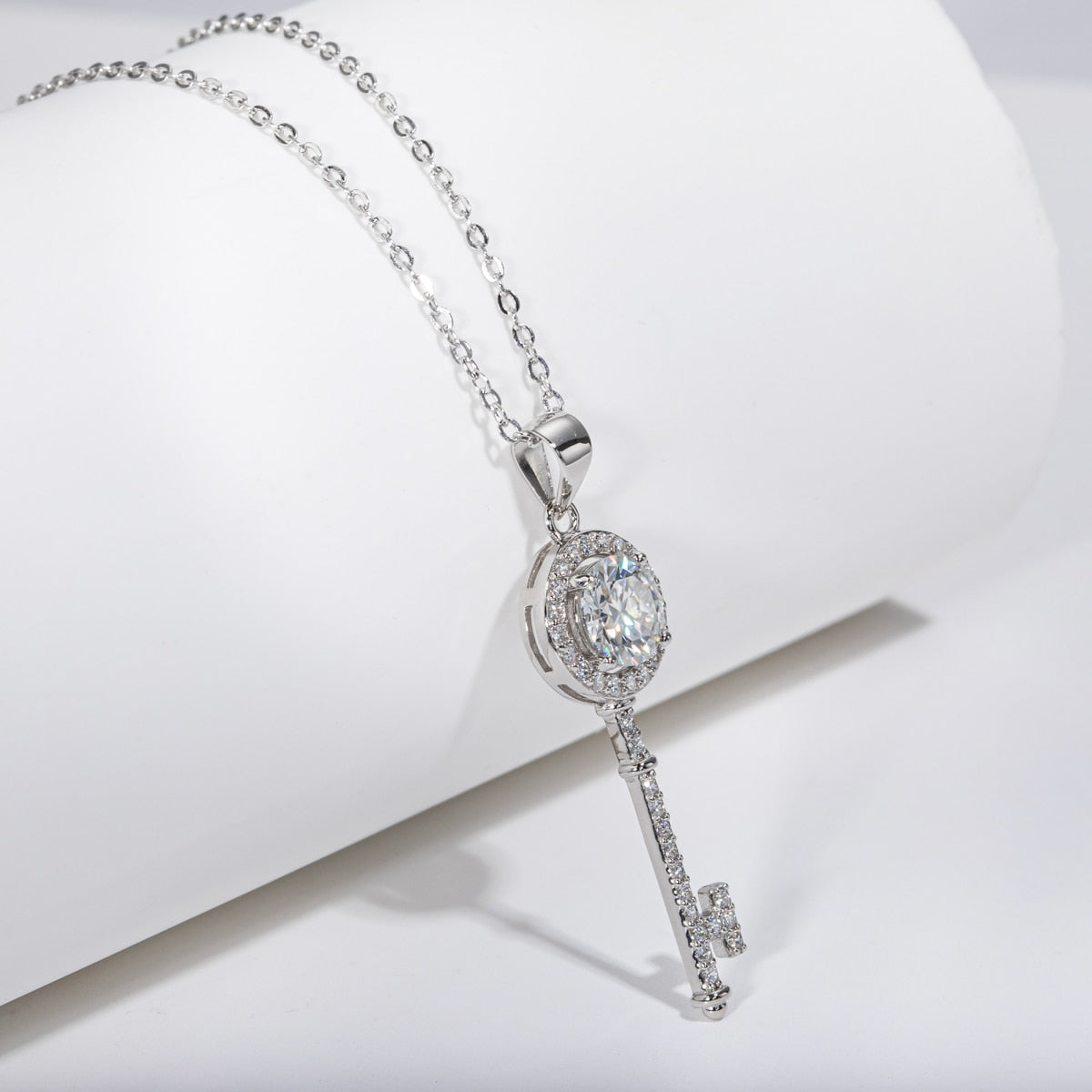 Colar Chave com Moissanite – Ouro Branco 18k