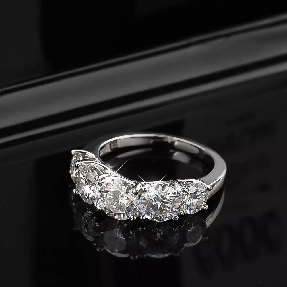 Anel Penta Brilhante com Moissanite – Ouro Branco 18k