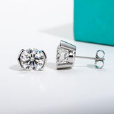 Brinco Ponto de Luz com Moissanite