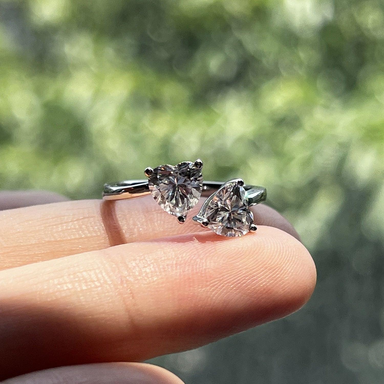 Anel Laço de Amor com Moissanite – Ouro Branco 18k