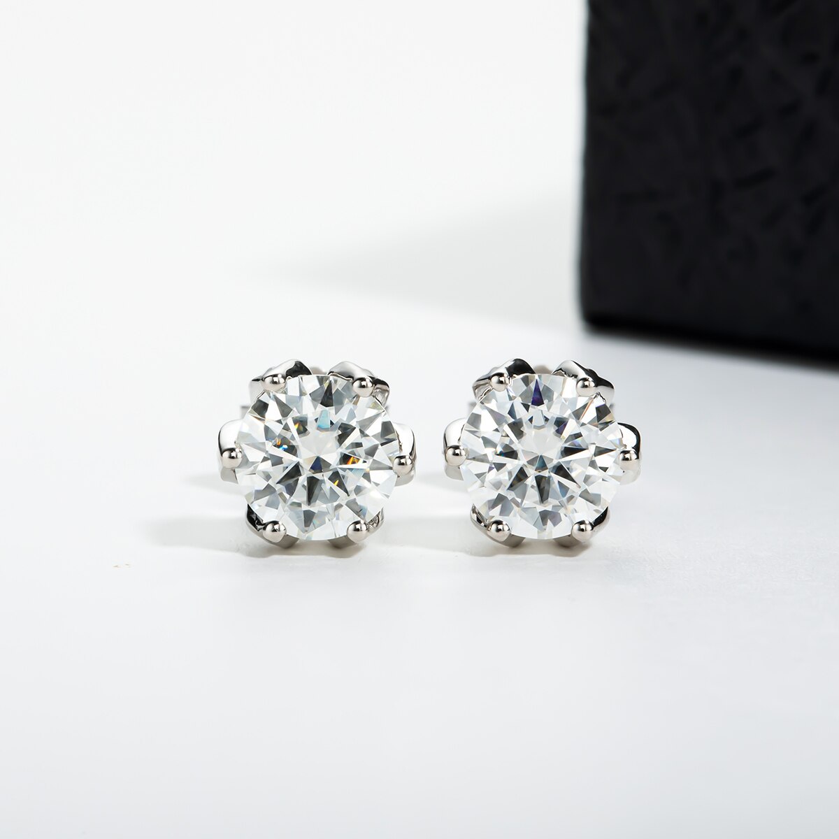 Brinco Flor de Lótus com Moissanite – Prata 925