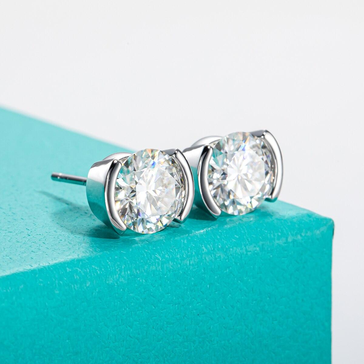 Brinco Ponto de Luz com Moissanite