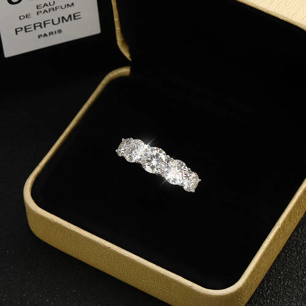 Anel Penta Brilhante com Moissanite – Ouro Branco 18k