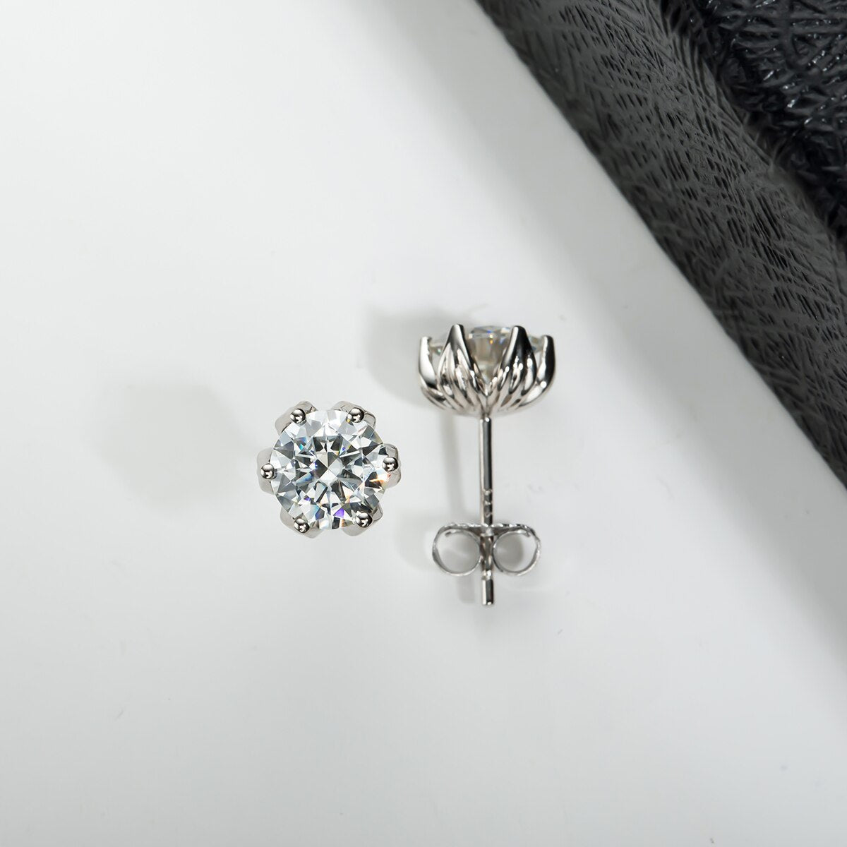 Brinco Flor de Lótus com Moissanite – Prata 925