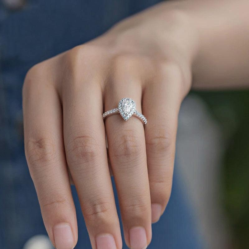 Anel Gota com Moissanite Cravejado – Ouro Branco 18k