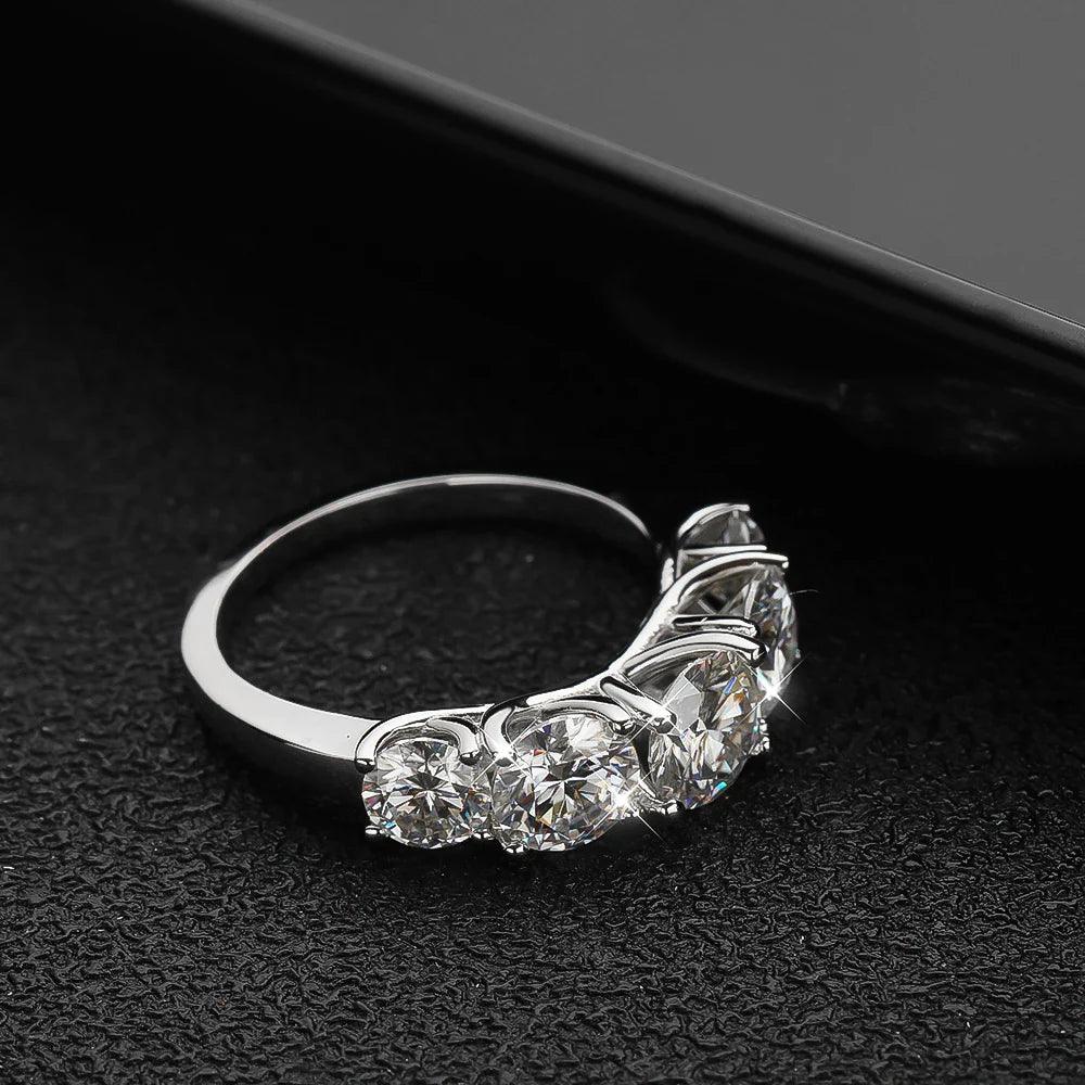 Anel Penta Brilhante com Moissanite – Ouro Branco 18k
