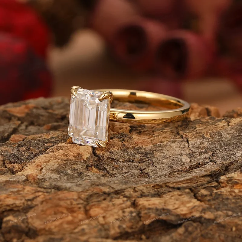 Anel Slim com Moissanite Esmeralda – Ouro 18k