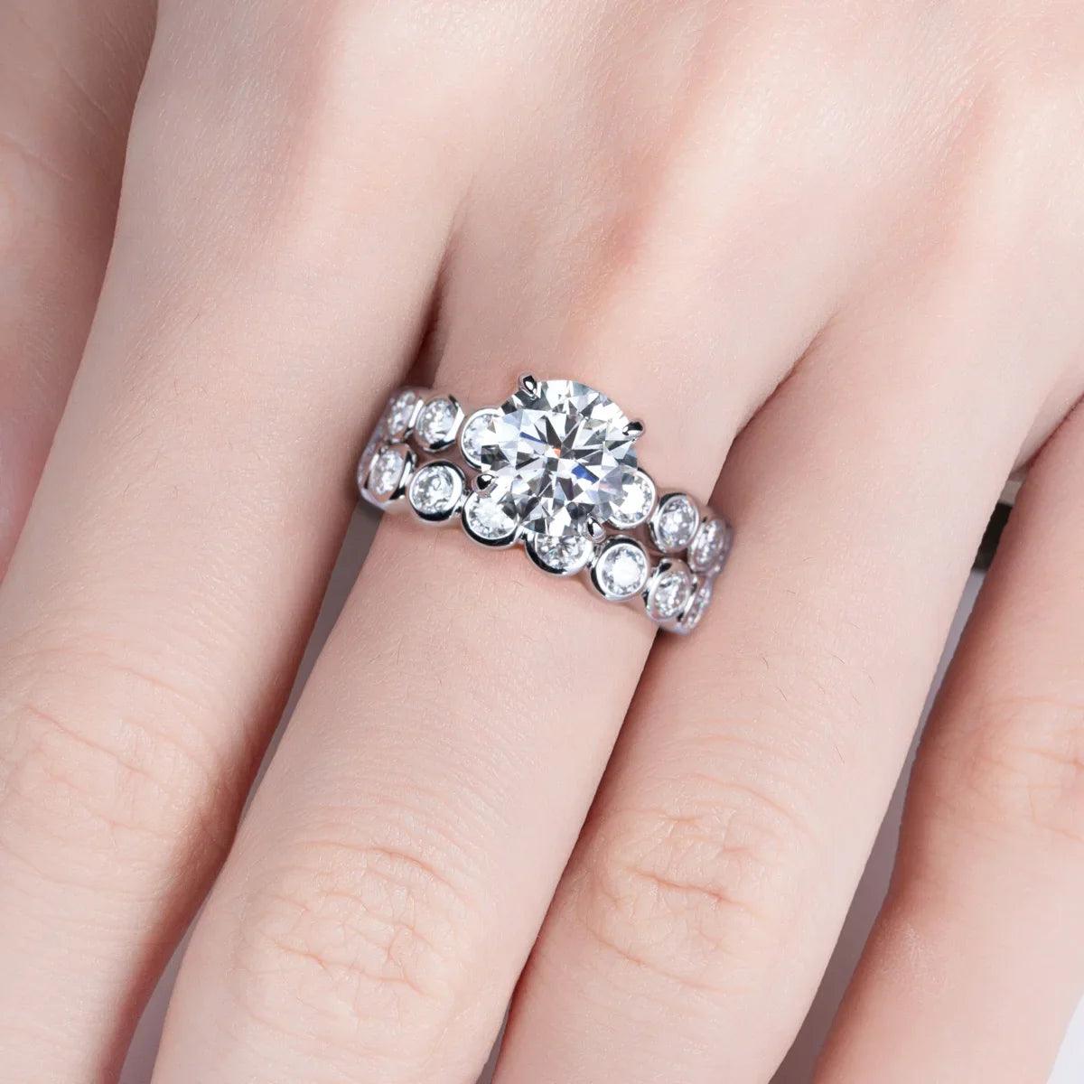 Anel Meia Aliança Eternity com Moissanites – Ouro Branco 18k