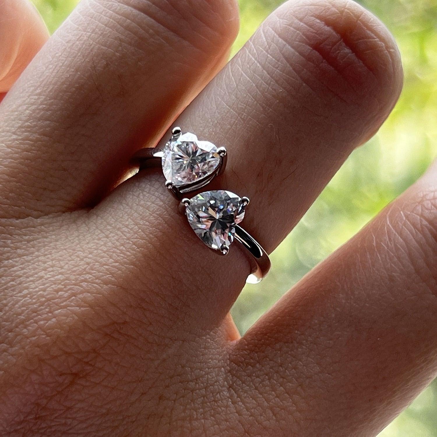 Anel Laço de Amor com Moissanite – Ouro Branco 18k