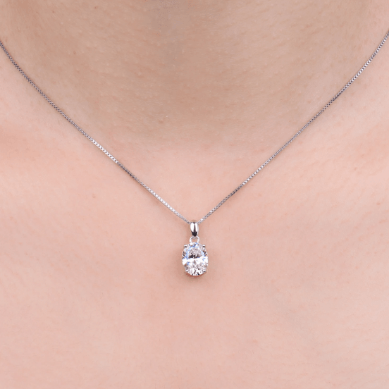 Colar Oval com Moissanite – 4 Garras em Ouro Branco 18k