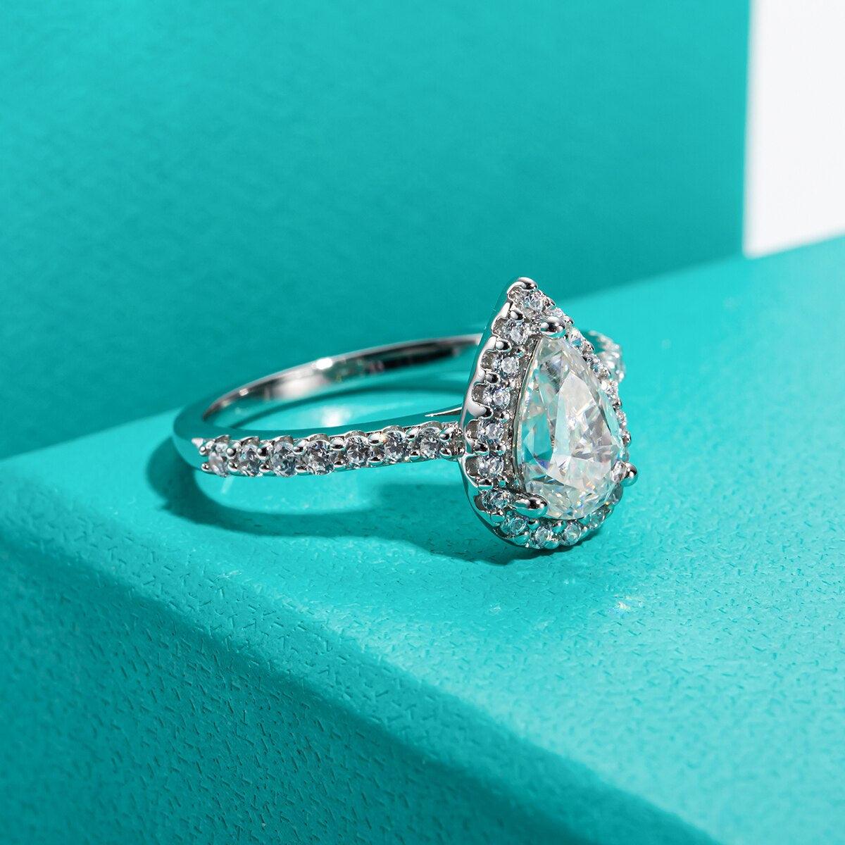 Anel Gota com Moissanite Cravejado – Ouro Branco 18k