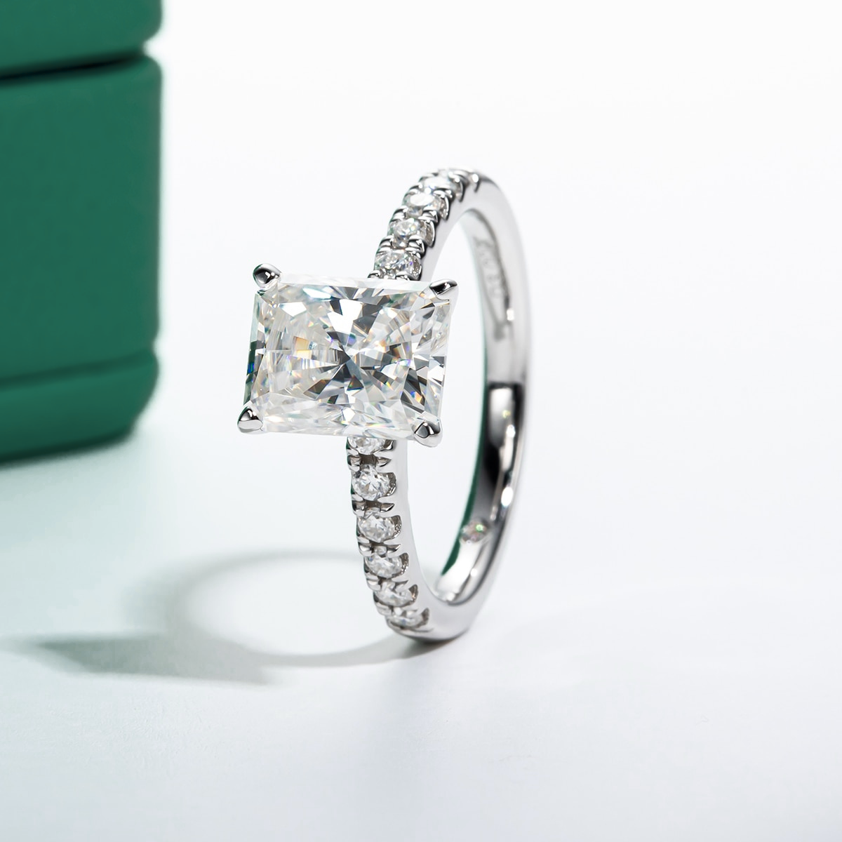 Anel Promise Lumière com Moissanite – Ouro Branco 18k