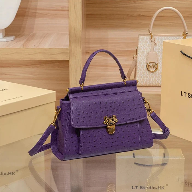 Bolsa Feminina de Couro Legitimo com Fecho Dourado Detalhado - Elen