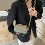 Bolsa de Ombro Feminina com Textura Fina e Fechamento de Metal Sofisticado Viena Lux