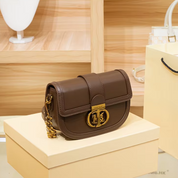 Bolsa Transversal de Couro com Alça de Corrente Dourada e Fecho Metálico Luxo - Lidu