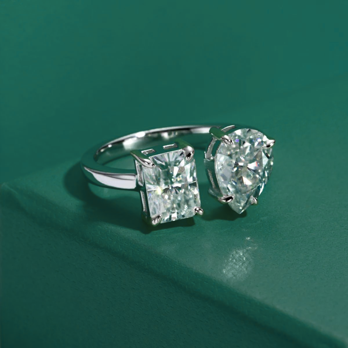 Anel Radiant com Moissanite – Ouro Branco 18k