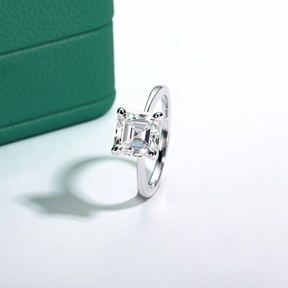 Anel Solitário Aisling com Moissanite – Ouro Branco 18k
